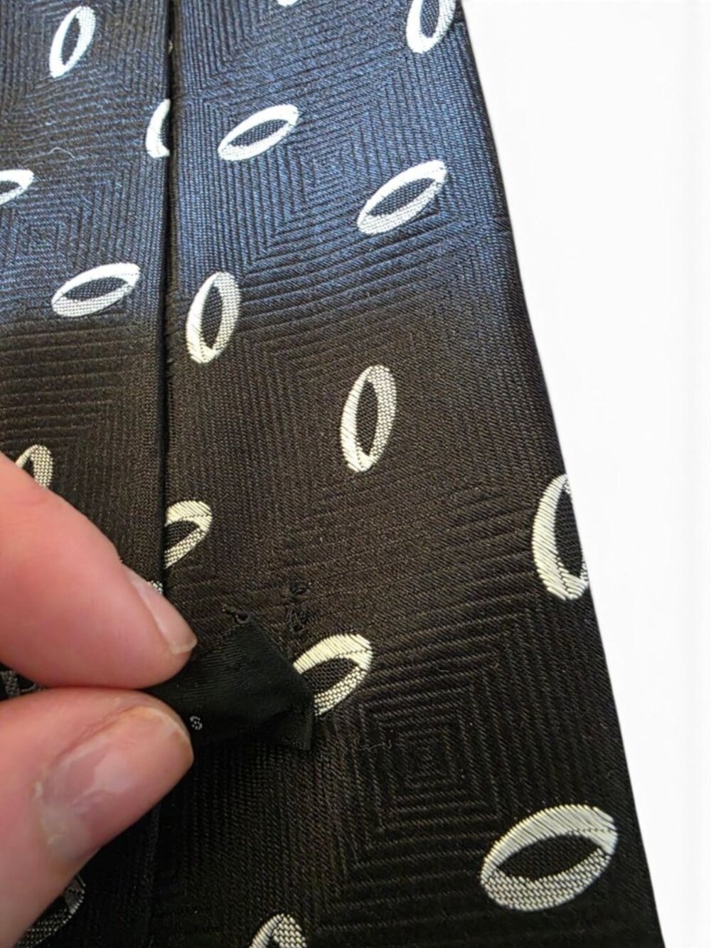Hugo Boss Men’s Silk Tie Black White Geometric Oval Print Made in Italy - Picture 11 of 11